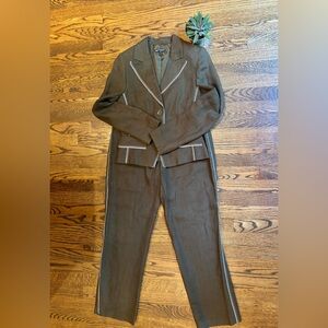 Linen Bandolera Olive Green Blazer & Pants. Blazer (Size: 10) Pants (Size: 12)